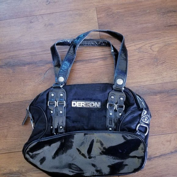 Dereon Handbags - Dereon Black Handbag